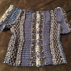 Woman’s shirt sleeve stretch crop top